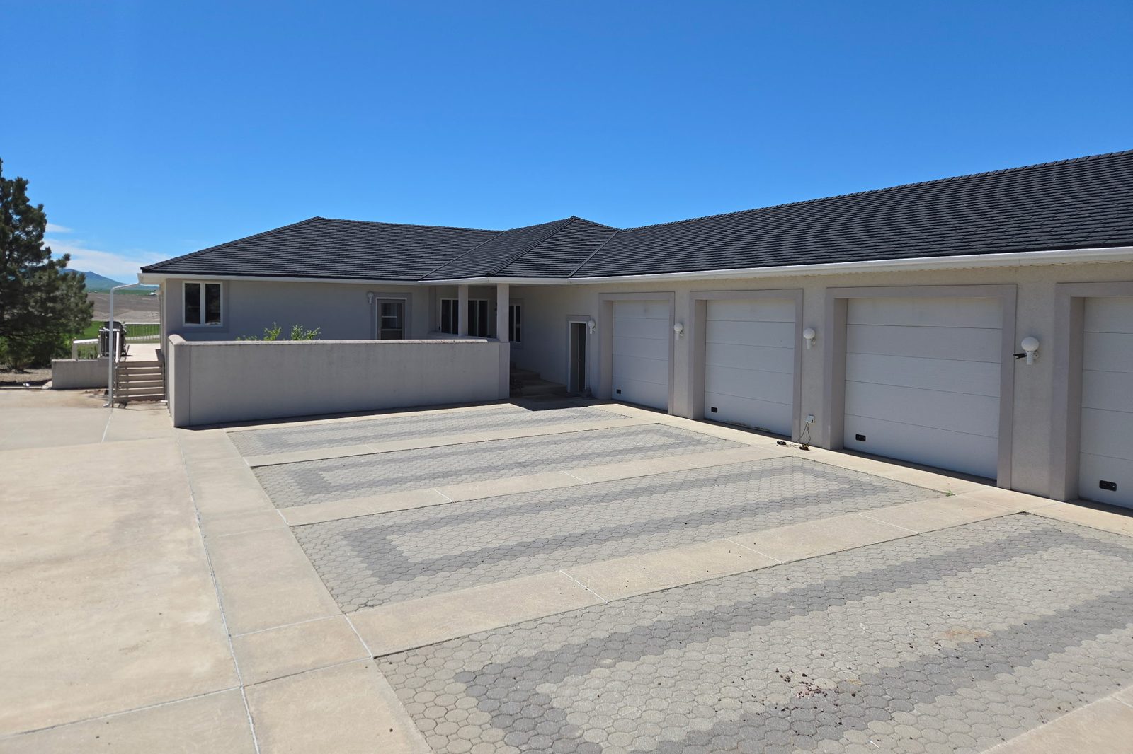 Charcoal Slate Shingle on a commercial building